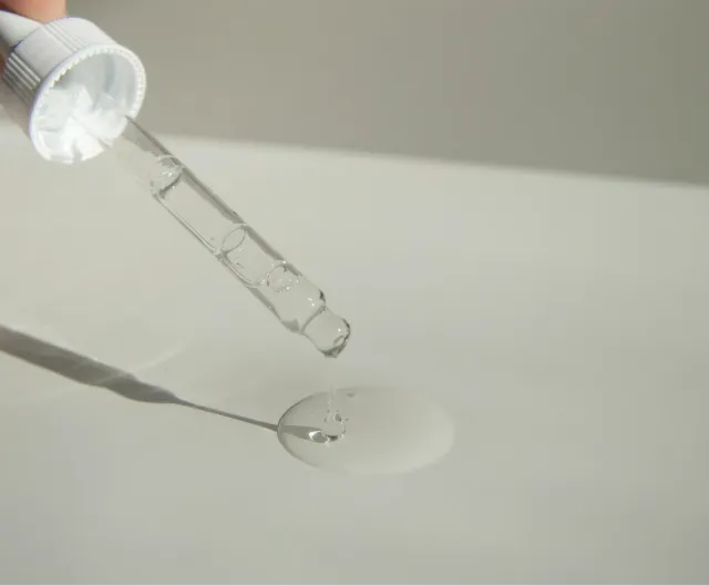 Applying cosmetic product to skin